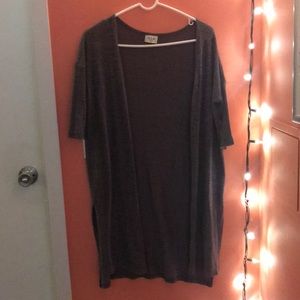 gray short-sleeve, slit cardigan